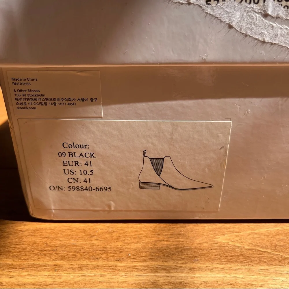 Black Chelsea Boots with Pointed Toe - Picture 11 of 12